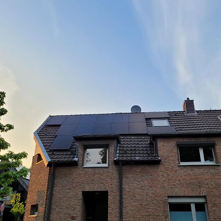 Messezimmer Am Thewissenweg デュッセルドルフ エクステリア 写真