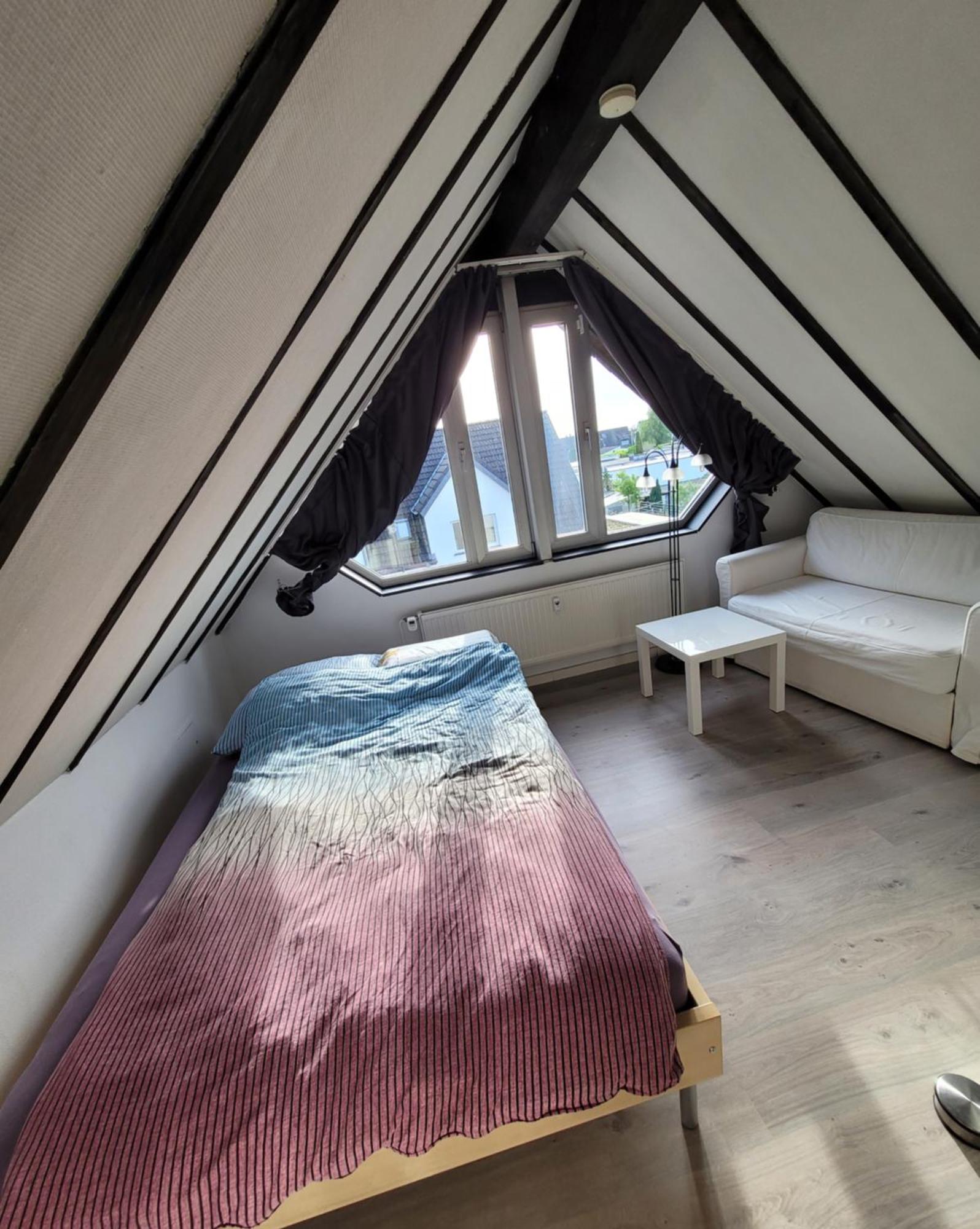 Messezimmer Am Thewissenweg デュッセルドルフ エクステリア 写真